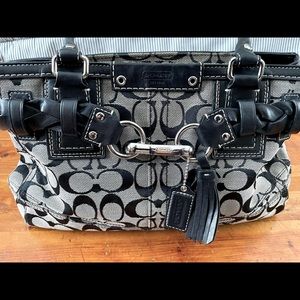 EUC Vintage Coach Hampton Signature Black canvas satchel